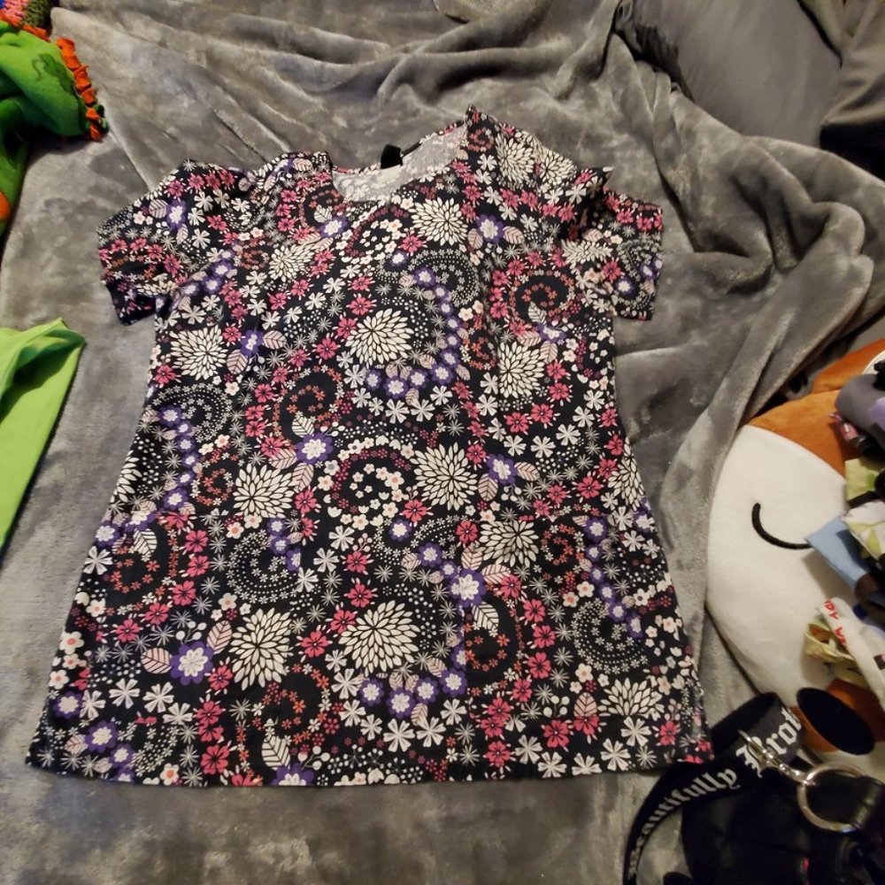 Scrub top - Picture 2 of 2